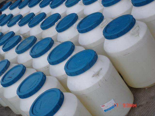 氧化聚乙烯蠟乳化劑R-25氧化聚乙烯蠟乳化劑是由多種表面活性劑和助乳化劑復合而成的非離子型表面活性劑。