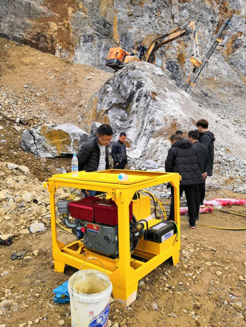 昆明修路破石用大型岩石劈裂器厂