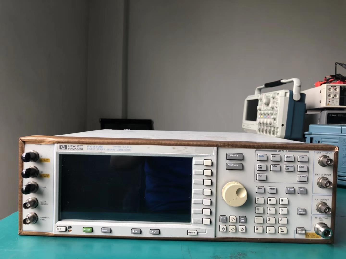 Agilent E4433B