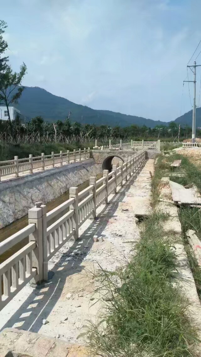 威海水泥仿木栏杆批发