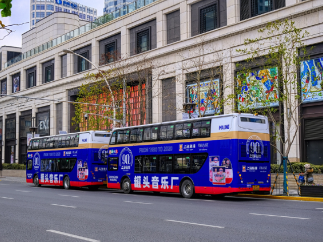 上海中心双层巴士车身广告制作,广告