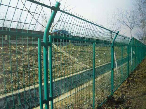 新疆铁丝网围栏,乌鲁木齐铁丝网围栏厂家价格