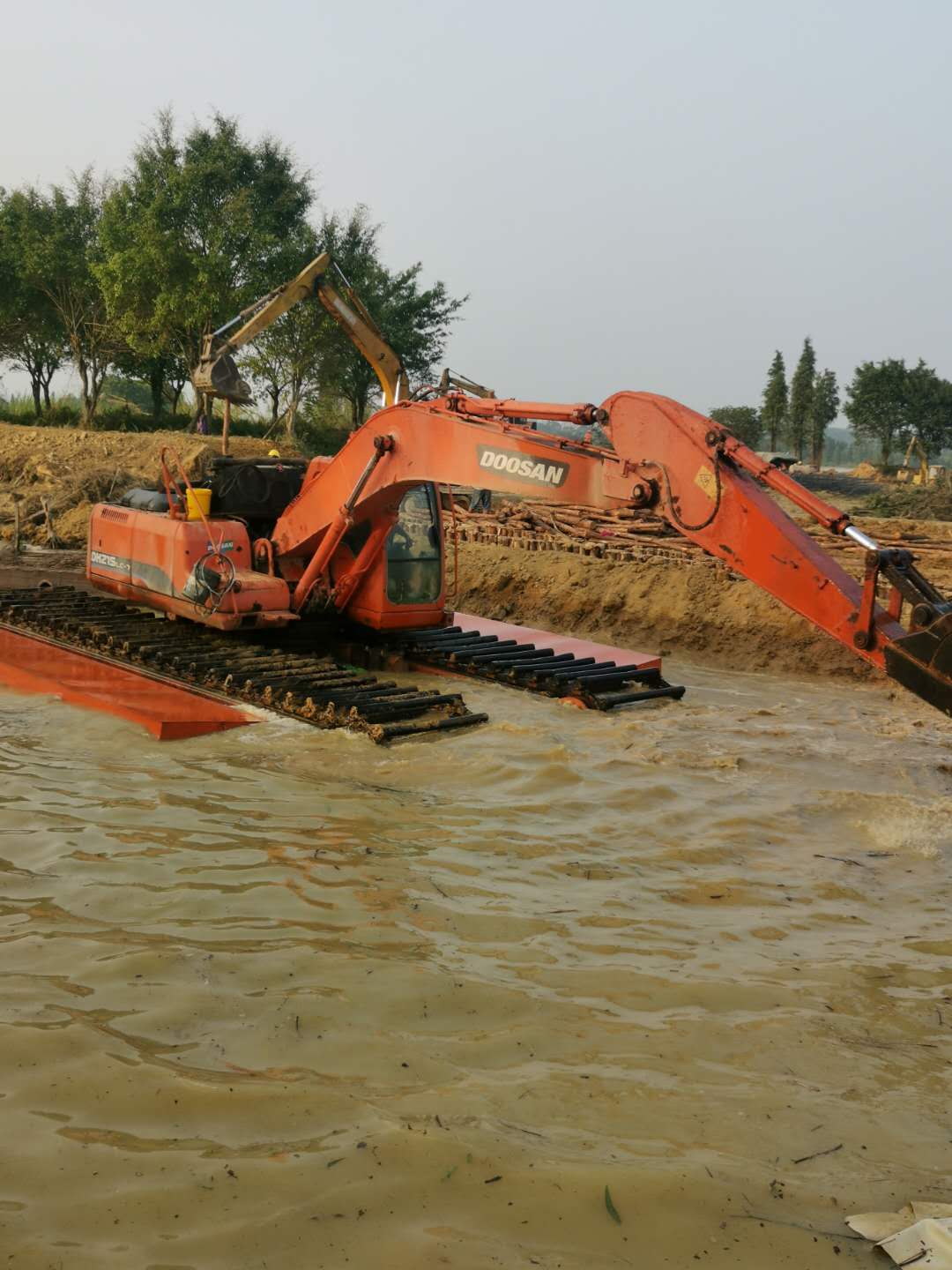 昌江黎族自治县湿地挖掘机出租 水利挖掘机租赁 