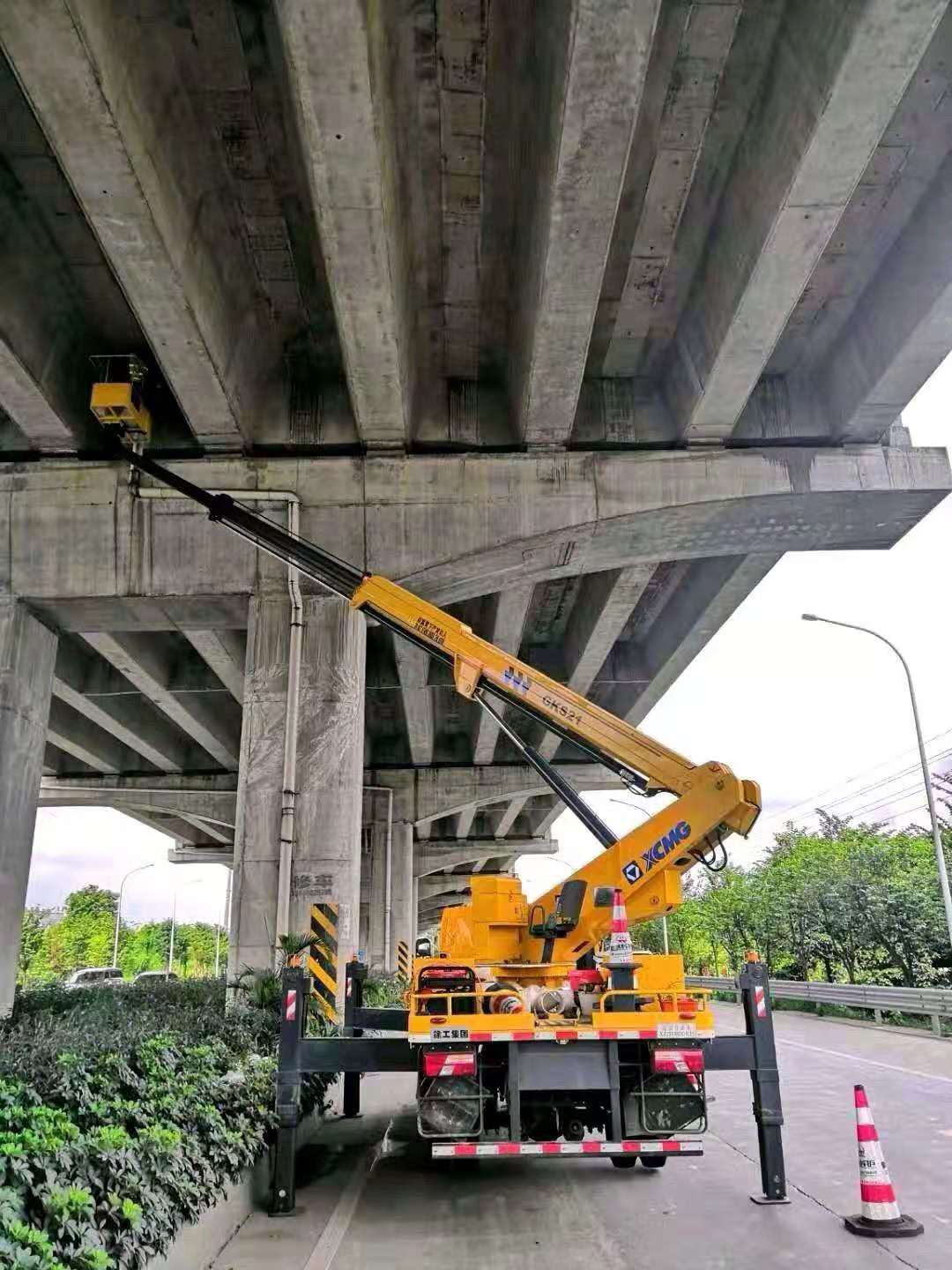 江南村出租高空安装车摄像头出租 安装广告牌