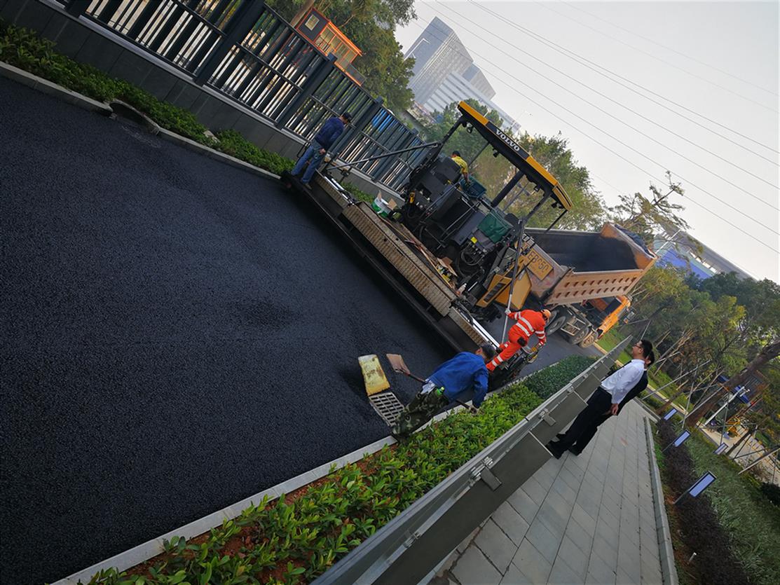 广州沥青路面裂缝修补 沥青路面修补施工队