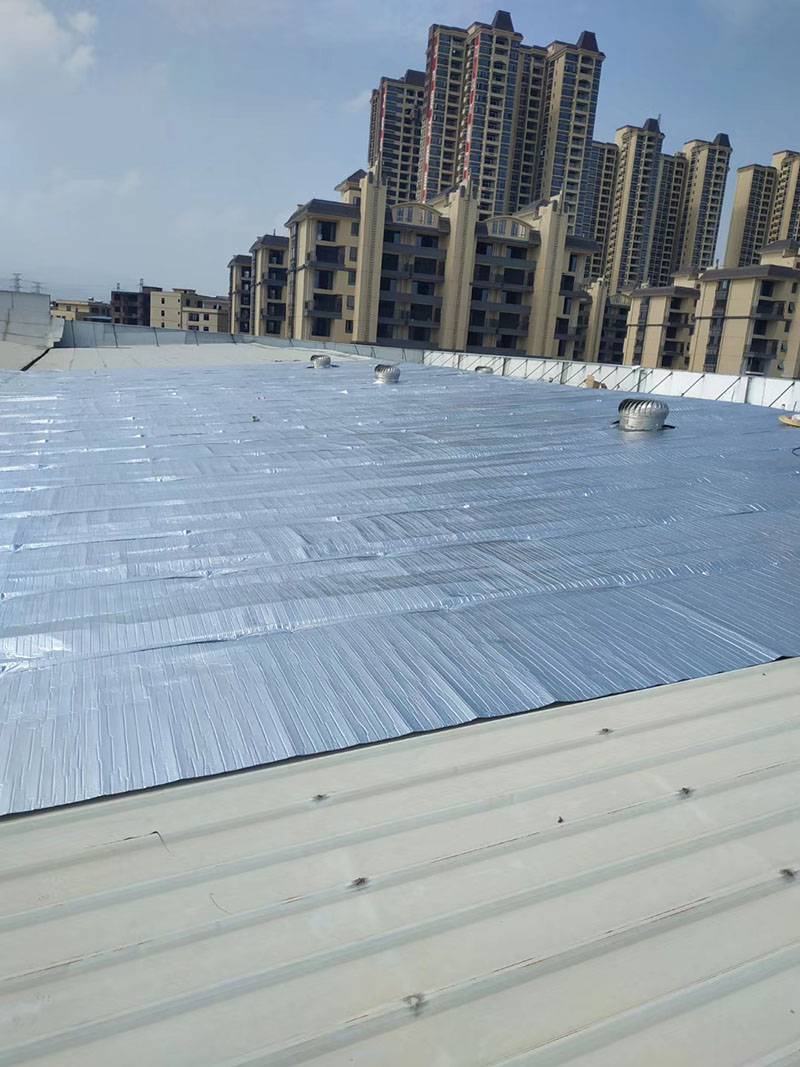 天气太热屋顶工地铁皮房防晒隔热材料 铝膜气泡隔热降温
