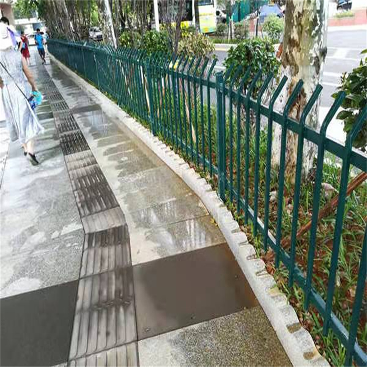 防雨锌钢绿化栏杆安装图片