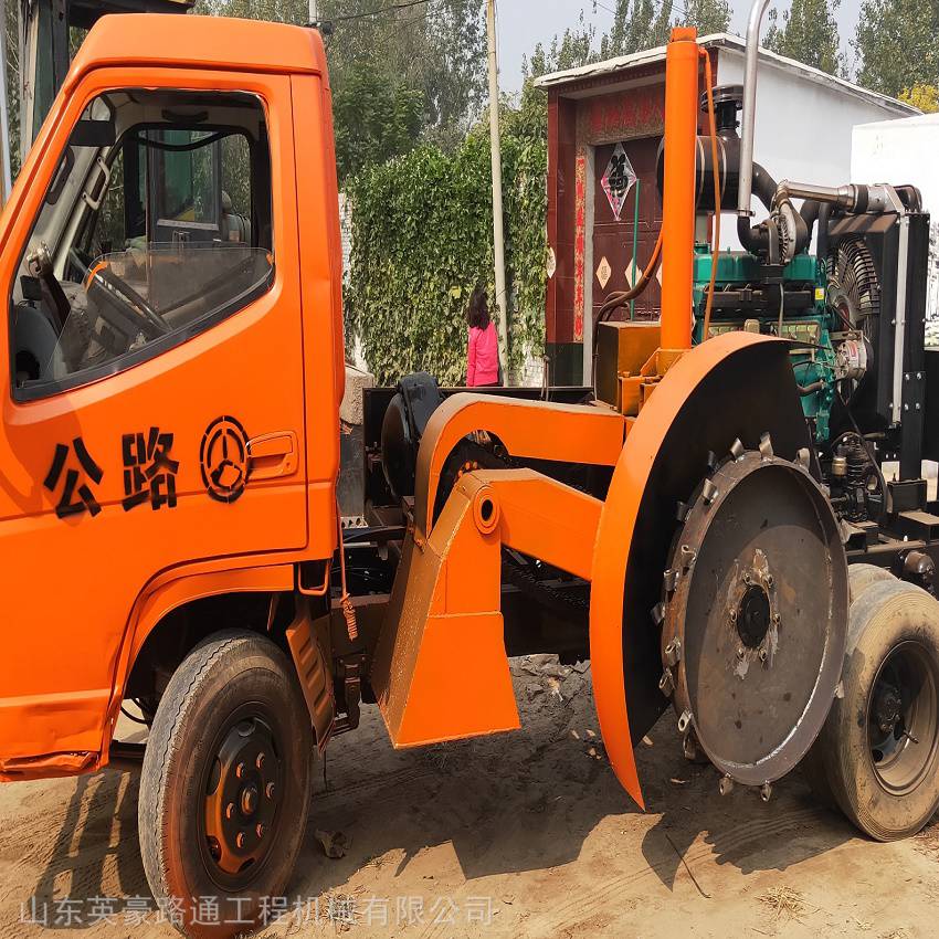 阜阳柴油270马力路沿石挖沟机 轮式路面开槽机 公路开沟机