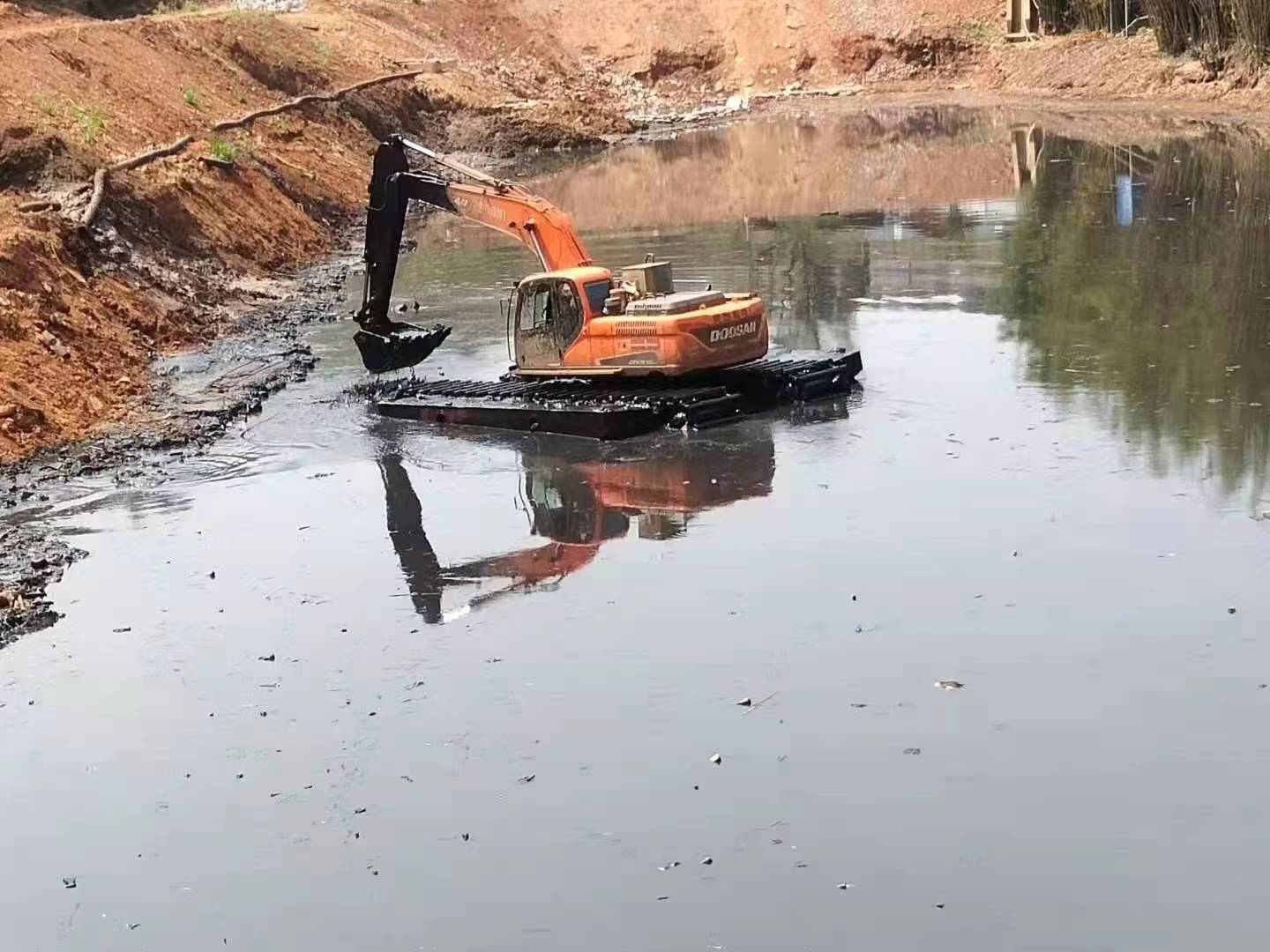 清理水池挖机